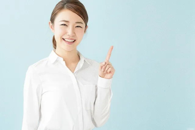 メリットを教える女性