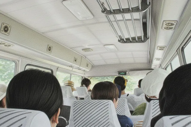 シャトルバスの車内