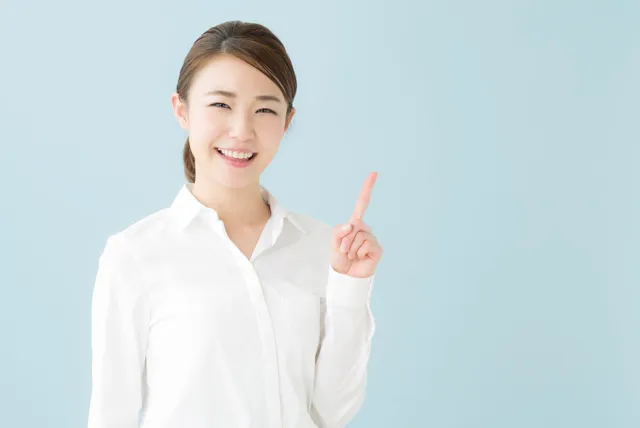 ポイントを教える女性