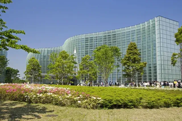 国立新美術館