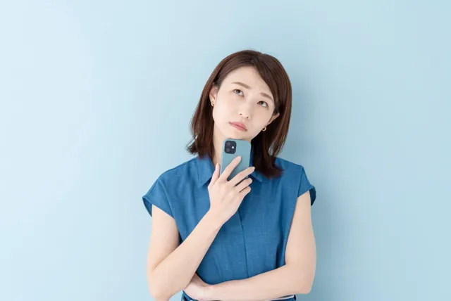 悩む女性