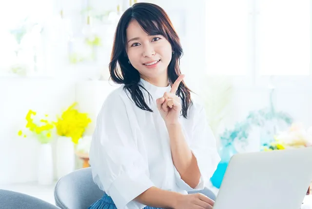 教える女性