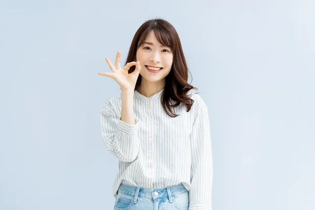 OK印を出す女性