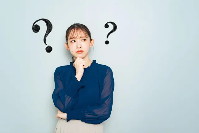悩む女性