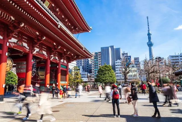 スカイツリーが見える浅草寺
