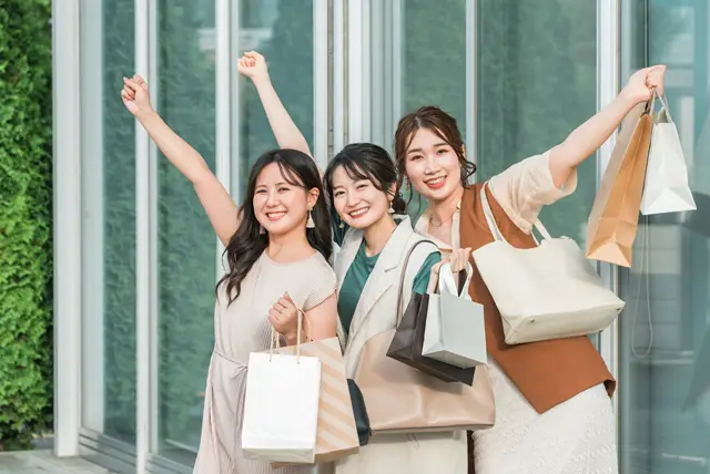 3人の女性旅行客