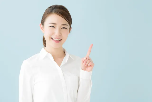 ポイントを教える女性