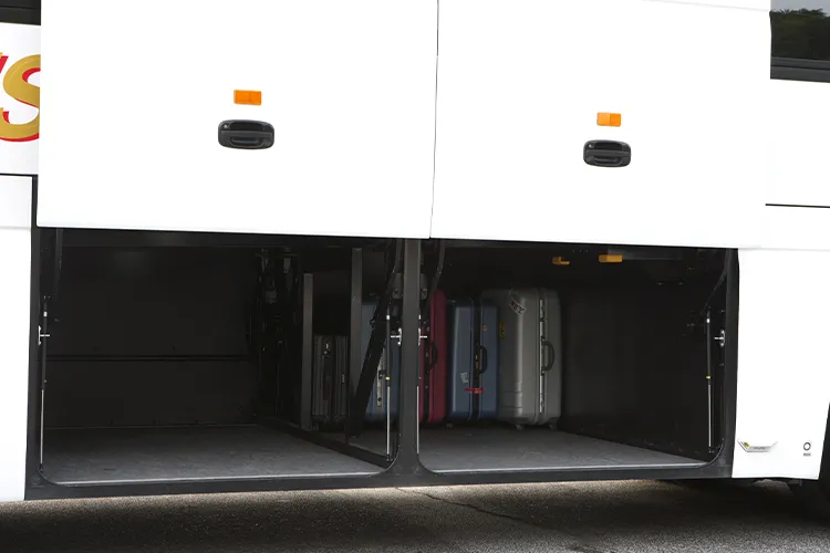 貸切バスのトランク