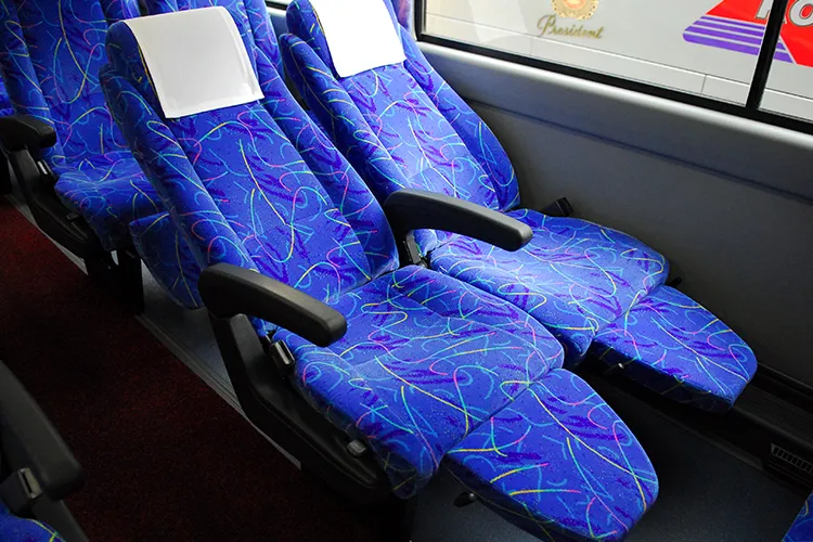 リクライニングするシート