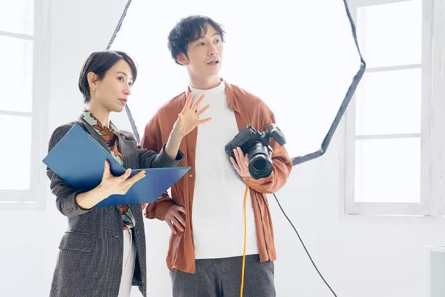 プロデューサーとカメラマン