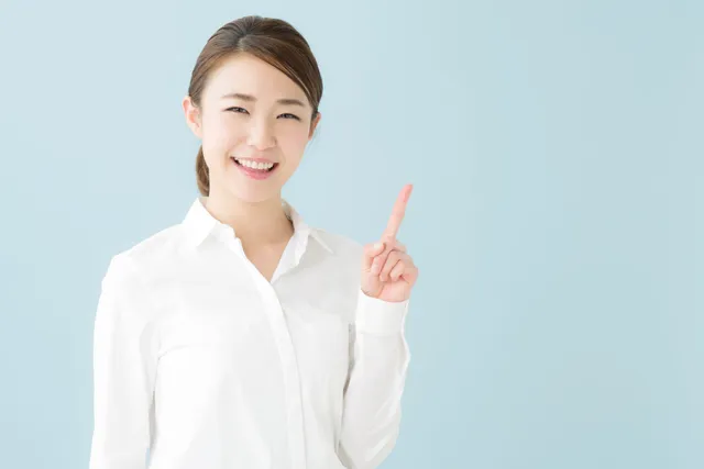 ポイントを教える女性